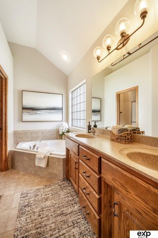 19329 J Street, Omaha, NE 68135