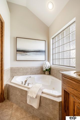 19329 J Street, Omaha, NE 68135