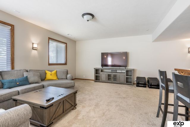 19329 J Street, Omaha, NE 68135