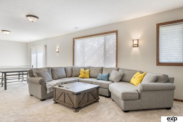 19329 J Street, Omaha, NE 68135