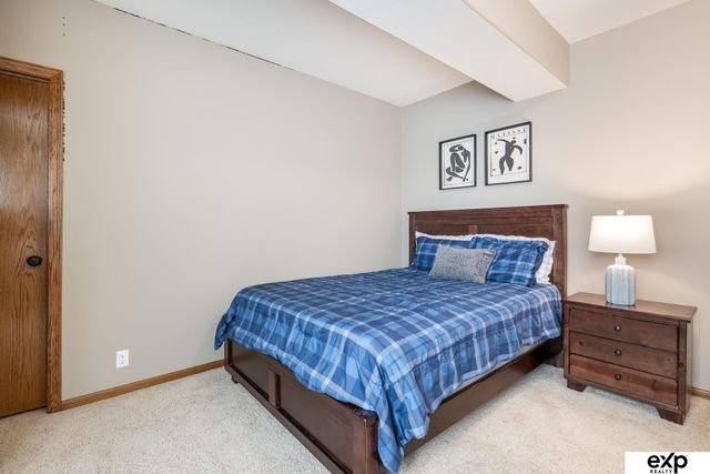 19329 J Street, Omaha, NE 68135