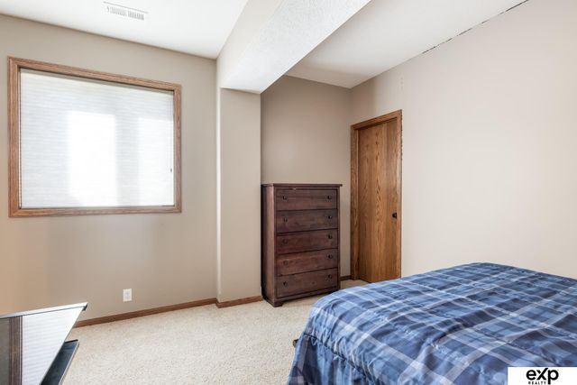 19329 J Street, Omaha, NE 68135