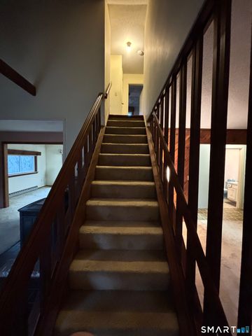 26 Village Circle, Naugatuck, CT 06770