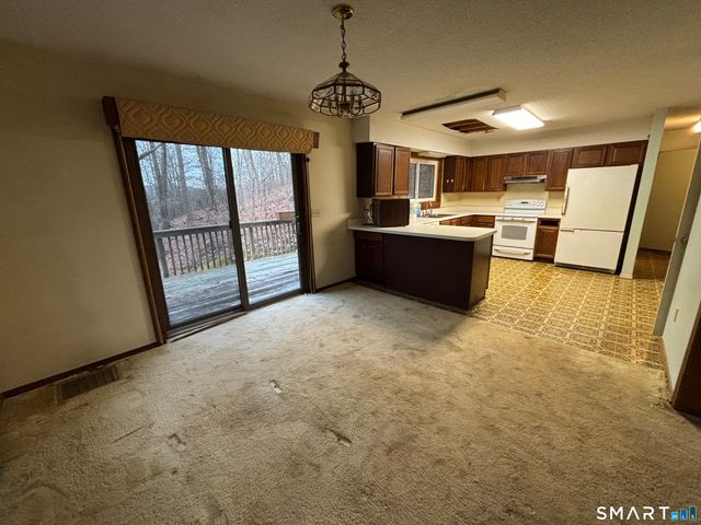 26 Village Circle, Naugatuck, CT 06770