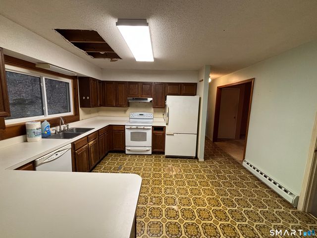 26 Village Circle, Naugatuck, CT 06770