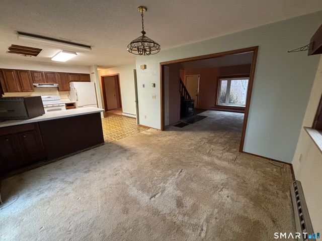 26 Village Circle, Naugatuck, CT 06770