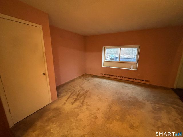 26 Village Circle, Naugatuck, CT 06770