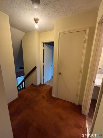 26 Village Circle, Naugatuck, CT 06770