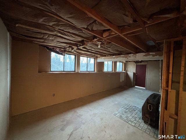 26 Village Circle, Naugatuck, CT 06770