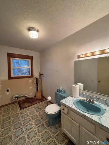 26 Village Circle, Naugatuck, CT 06770