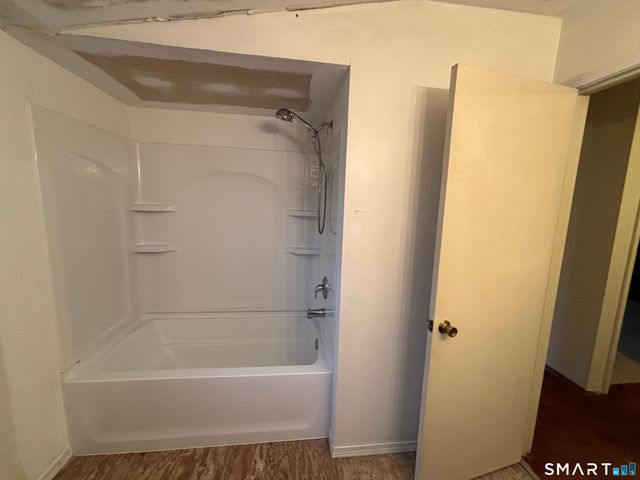 26 Village Circle, Naugatuck, CT 06770