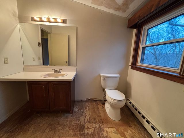 26 Village Circle, Naugatuck, CT 06770