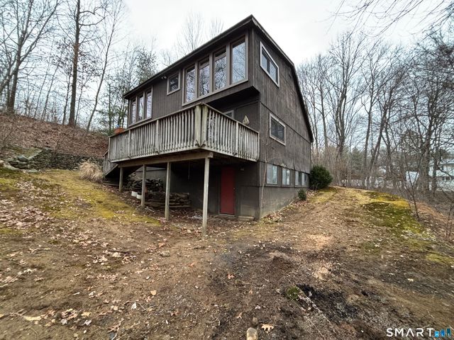 26 Village Circle, Naugatuck, CT 06770