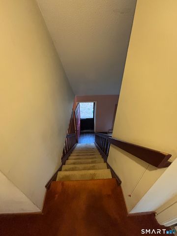 26 Village Circle, Naugatuck, CT 06770