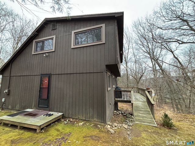 26 Village Circle, Naugatuck, CT 06770