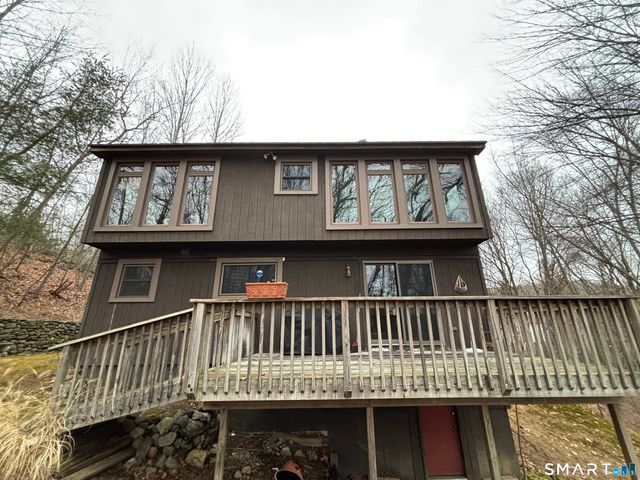 26 Village Circle, Naugatuck, CT 06770