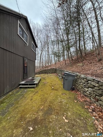 26 Village Circle, Naugatuck, CT 06770