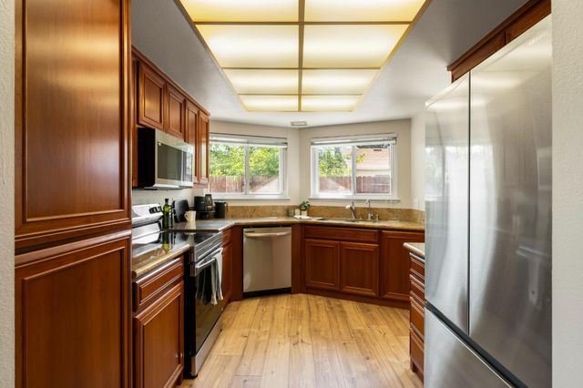 4064 Birchgrove Way, Sacramento, CA 95826