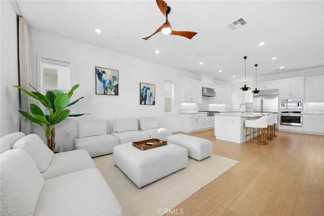427 Flycatcher, Irvine, CA 92618