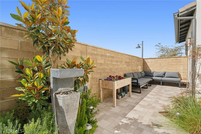 427 Flycatcher, Irvine, CA 92618
