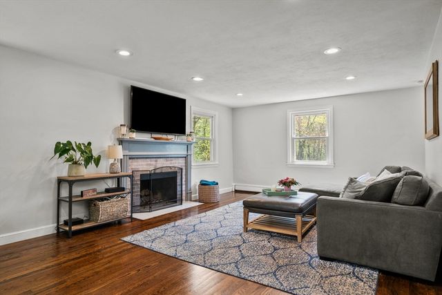 541 Flagg Hill Rd, Boxborough, MA 01719