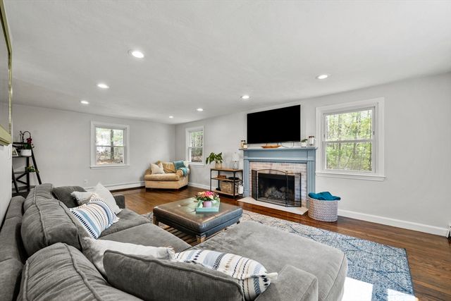 541 Flagg Hill Rd, Boxborough, MA 01719
