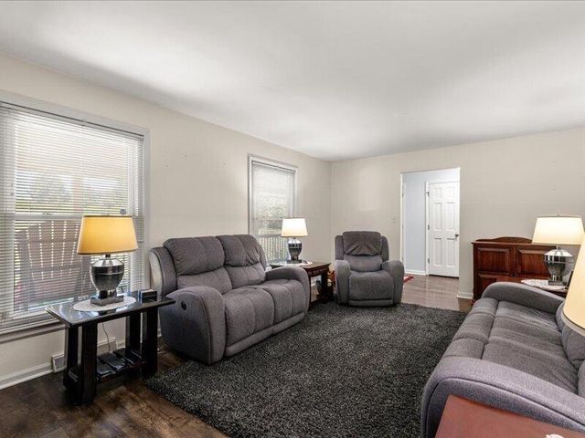 7073 W GILLESPIE BRIDGE RD, Columbia, MO 65203
