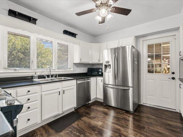 7073 W GILLESPIE BRIDGE RD, Columbia, MO 65203