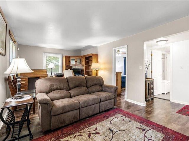 7073 W GILLESPIE BRIDGE RD, Columbia, MO 65203
