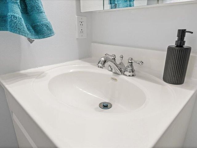 7073 W GILLESPIE BRIDGE RD, Columbia, MO 65203
