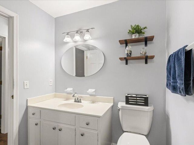 7073 W GILLESPIE BRIDGE RD, Columbia, MO 65203