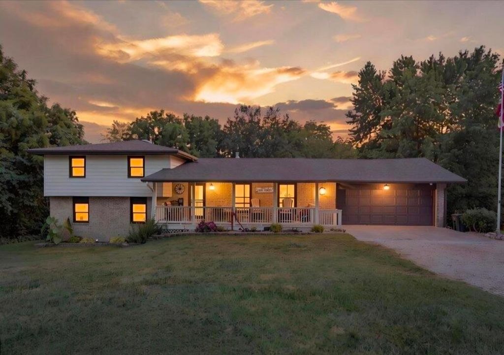 7073 W GILLESPIE BRIDGE RD, Columbia, MO 65203