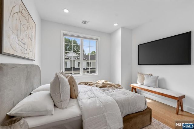 10 Gabriel Court, Paramus, NJ 07652