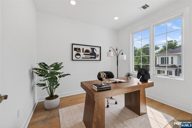 10 Gabriel Court, Paramus, NJ 07652