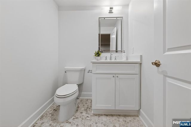 10 Gabriel Court, Paramus, NJ 07652
