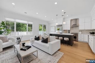 10 Gabriel Court, Paramus, NJ 07652