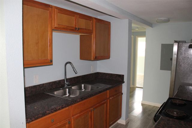 1015 30th Street 1, Galveston, TX 77550