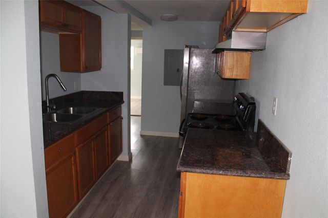 1015 30th Street 1, Galveston, TX 77550