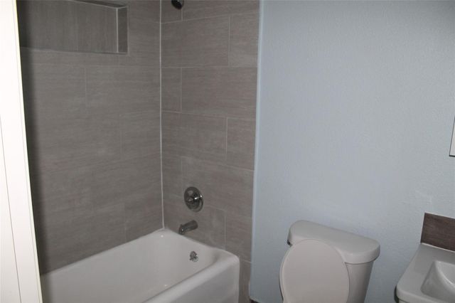 1015 30th Street 1, Galveston, TX 77550