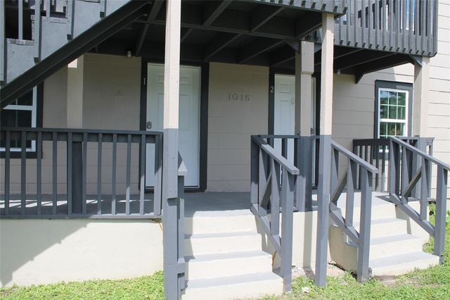 1015 30th Street 1, Galveston, TX 77550