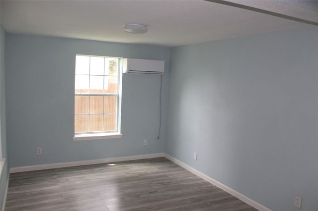 1015 30th Street 1, Galveston, TX 77550