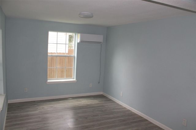 1015 30th Street 1, Galveston, TX 77550