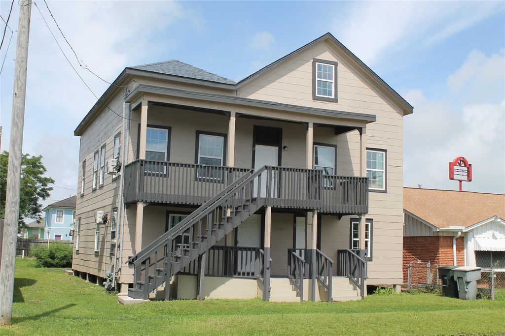 1015 30th Street 1, Galveston, TX 77550
