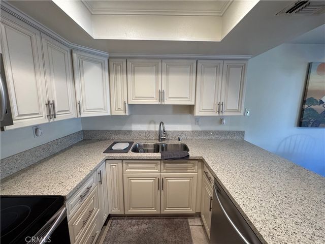18408 Hatteras 13, Tarzana, CA 91356
