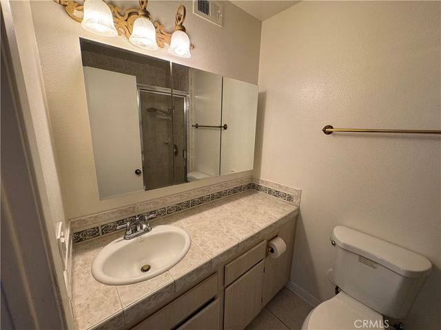 18408 Hatteras 13, Tarzana, CA 91356