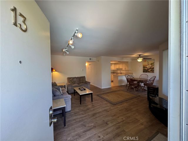 18408 Hatteras 13, Tarzana, CA 91356