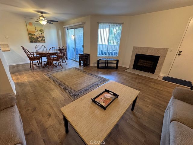 18408 Hatteras 13, Tarzana, CA 91356