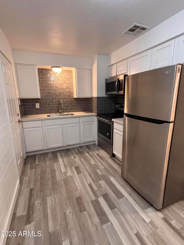 3232 N 66TH Street, Scottsdale, AZ 85251