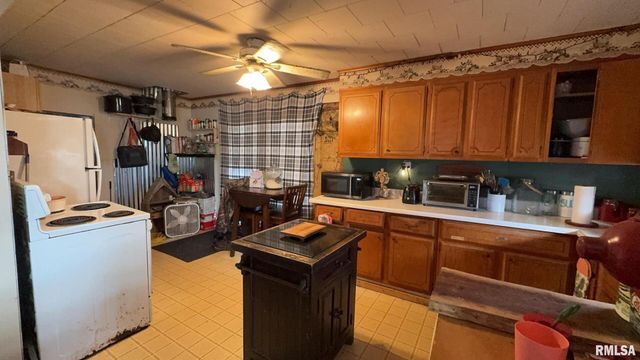 106 E NORTH Street, Sesser, IL 62884