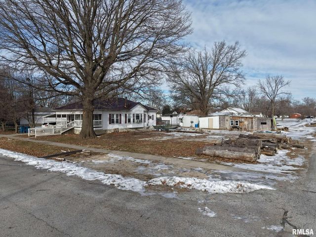 106 E NORTH Street, Sesser, IL 62884